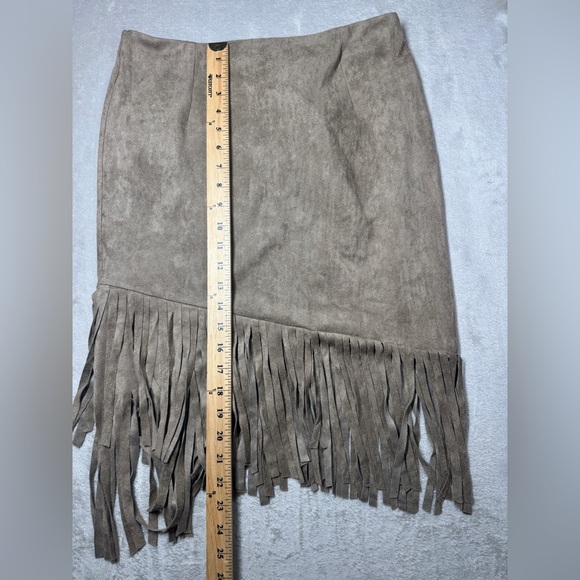 NWT Neiman Marcus Asymmetrical Hem Faux Suede Tan Boho Fringe Mini Skirt Medium - Picture 8 of 14